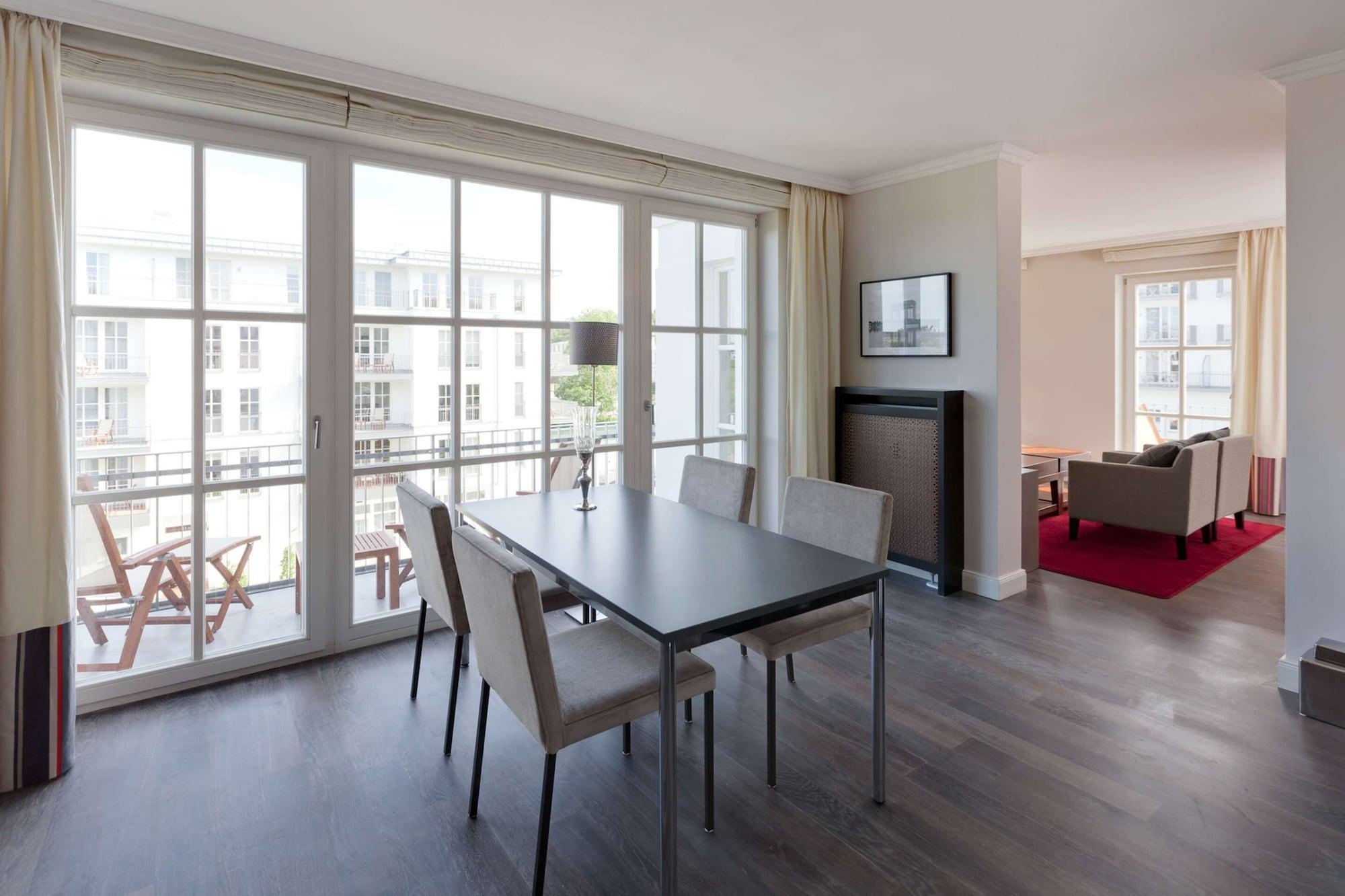 스타이겐베르거 그랜드호텔 앤 스파 헤링스도르프 제바트헤링스도르프 외부 사진 Interior of a serviced apartment in Berlin, Germany