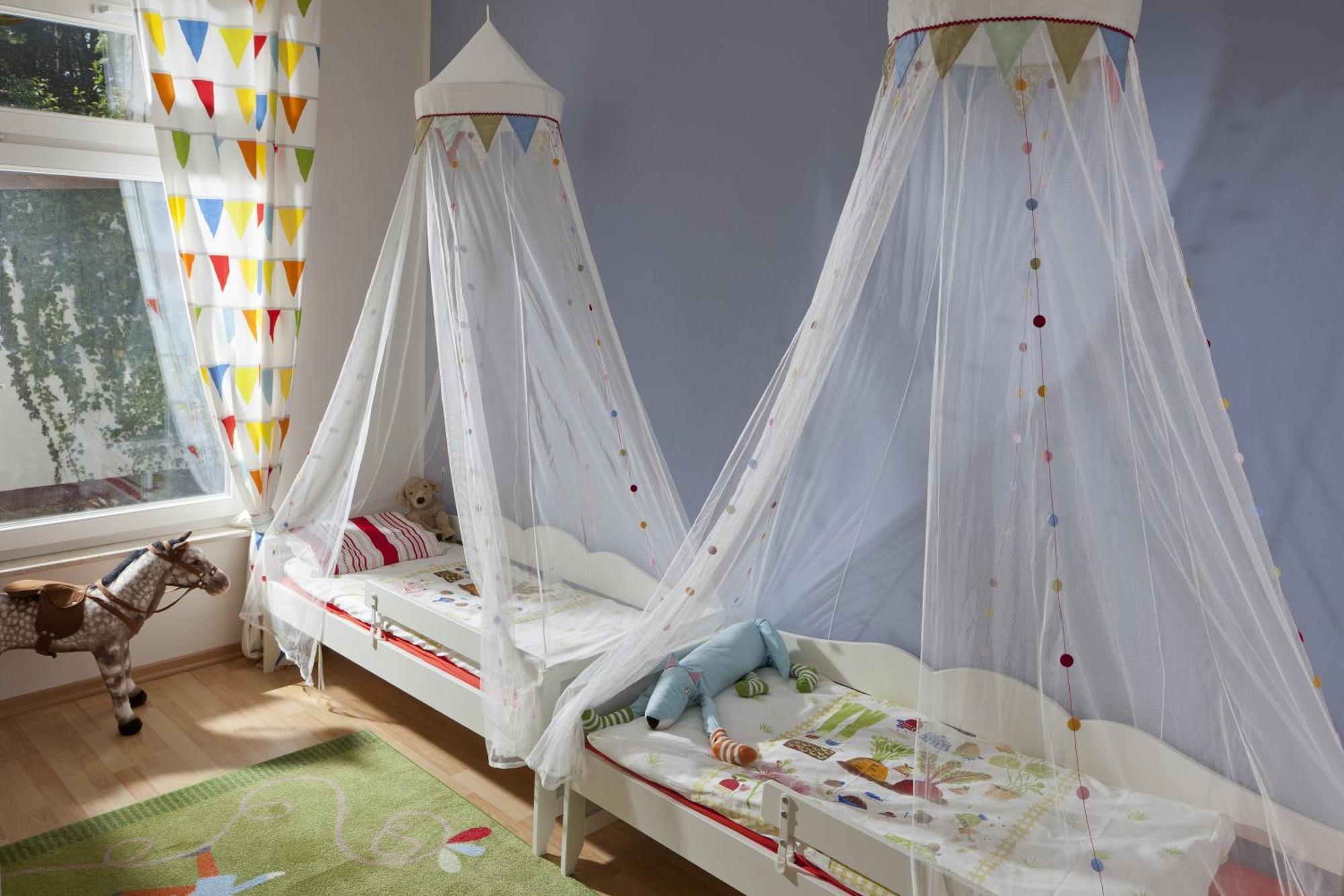 스타이겐베르거 그랜드호텔 앤 스파 헤링스도르프 제바트헤링스도르프 외부 사진 Mosquito net over a bed