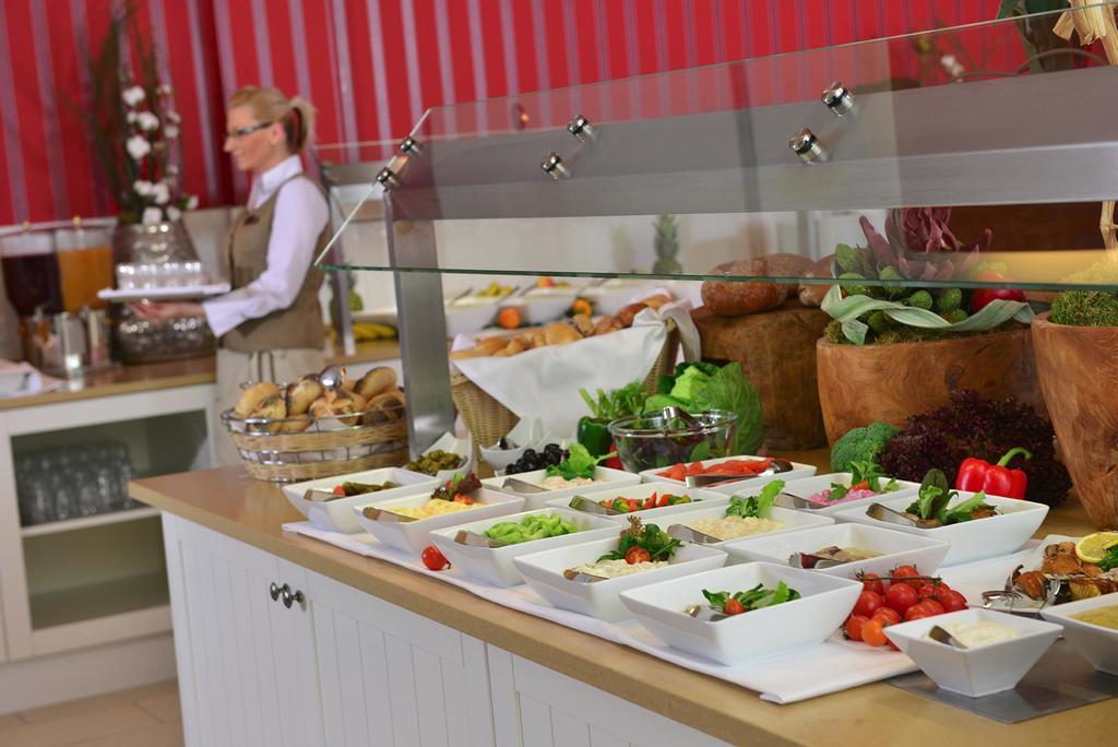 스타이겐베르거 그랜드호텔 앤 스파 헤링스도르프 제바트헤링스도르프 외부 사진 A salad bar