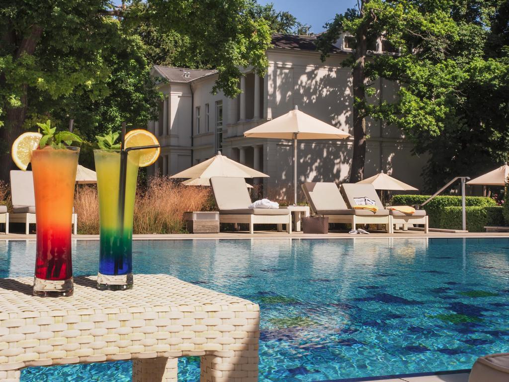 스타이겐베르거 그랜드호텔 앤 스파 헤링스도르프 제바트헤링스도르프 외부 사진 The swimming pool at the hotel
